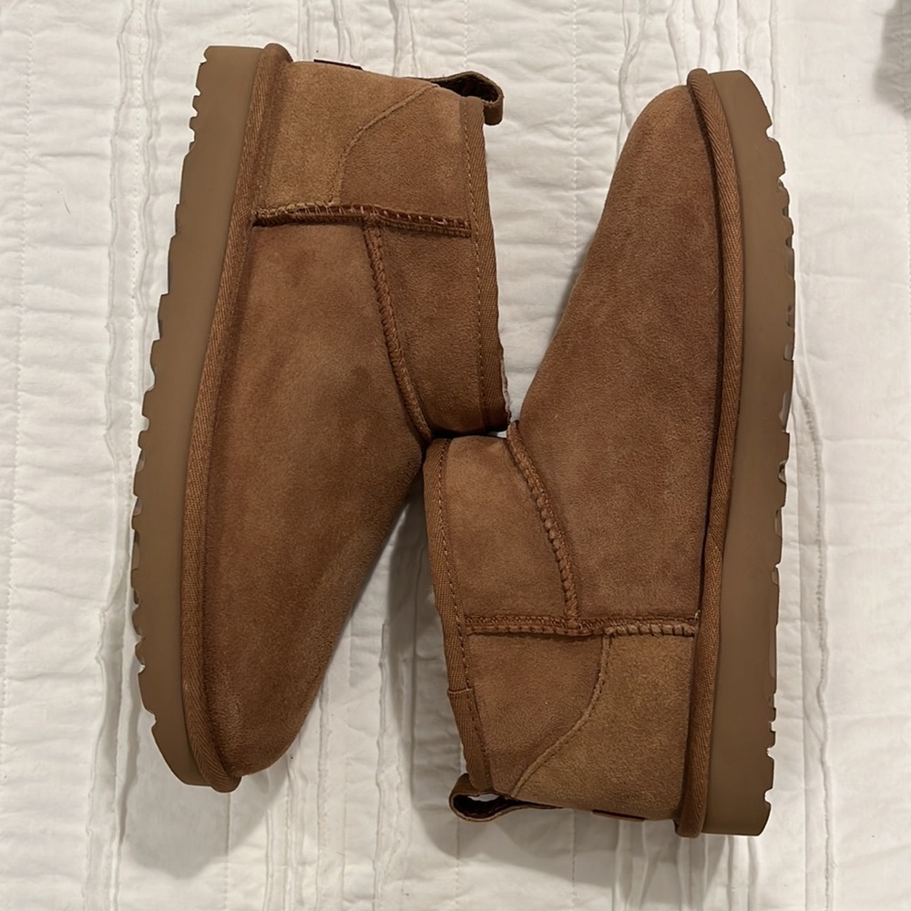 Size 9 UGG Ultra Mini 2 in Chestnut